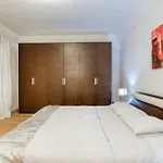 Апартаменты Spacious & Modern 3br In The Heart Of By 360 Estates *