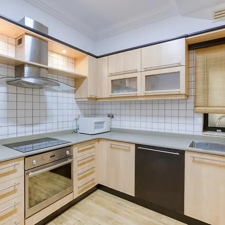 Διαμέρισμα Spacious & Modern 3br In The Heart Of By 360 Estates