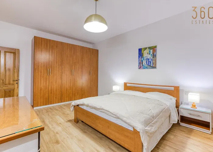 Spacious & Modern 3br In The Heart Of By 360 Estates Appartamento